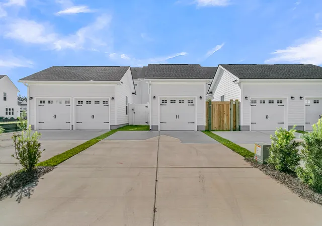 Photo 3 of Townhouse for sale at 766 Blueway Ave, Summerville, SC 29486 | MLS# 26025203 | Listing updated on 2026-09-10
