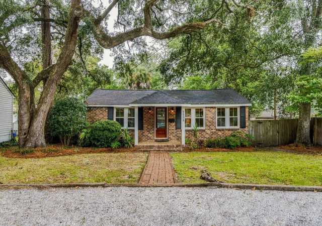 Photo 1 of Single family home for sale at 1138 Leesville St, North Charleston, SC 29405 | MLS# 26027442 | Listing updated on 2026-10-09