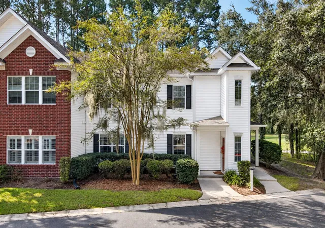 Townhouse for sale at 207 Golfview Ln, Summerville, SC 29485 | MLS# 26026854
