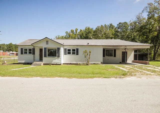 Photo 1 of Single family home for sale at 402 New St, Smoaks, SC 29481 | MLS# 26026197 | Listing updated on 2026-10-05