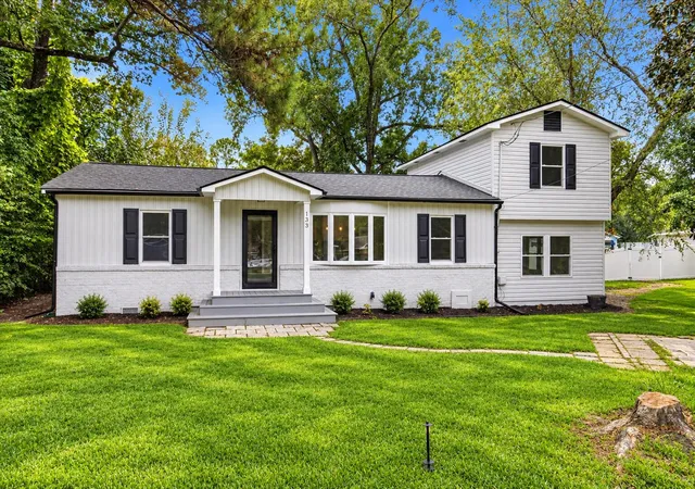 Photo 2 of Single family home for sale at 133 Stephanie, Summerville, SC 29483 | MLS# 26027979 | Listing updated on 2026-10-21
