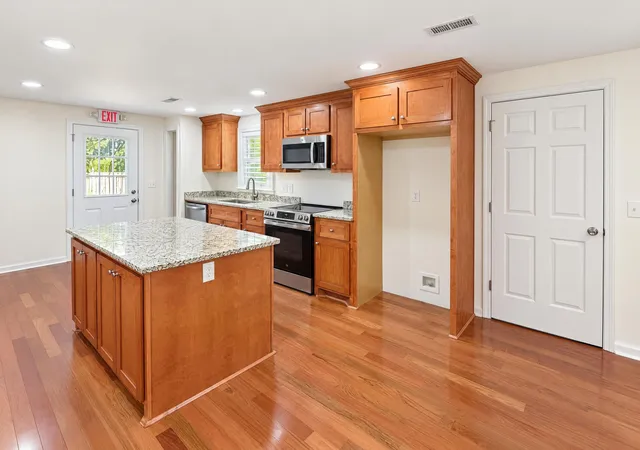 Photo 2 of Single family home for sale at 1729 N Highway 17, Mount Pleasant, SC 29464 | MLS# 26028777 | Listing updated on 2026-10-29
