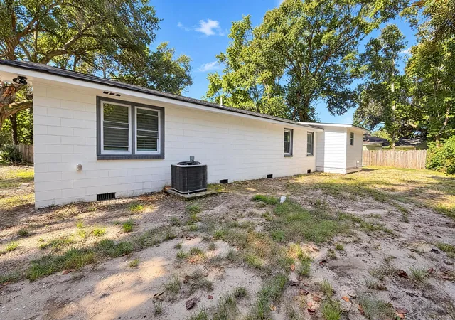 Photo 4 of Single family home for sale at 1729 N Highway 17, Mount Pleasant, SC 29464 | MLS# 26028777 | Listing updated on 2026-10-29
