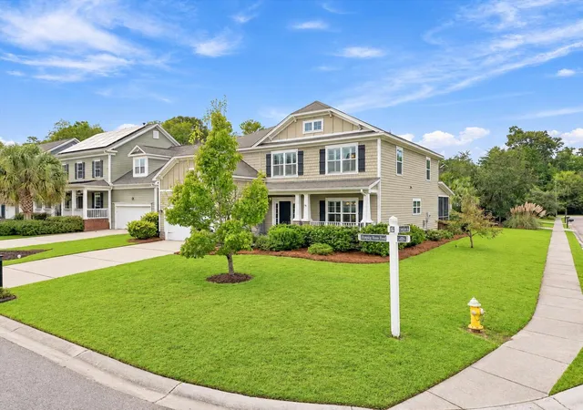 Photo 2 of Single family home for sale at 125 Hanging Moss Rd, Summerville, SC 29485 | MLS# 26026441 | Listing updated on 2026-10-24