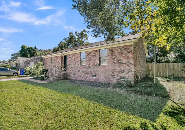 Photo 3 of Single family home for sale at 1523 Wakendaw Rd, Mount Pleasant, SC 29464 | MLS# 26028831 | Listing updated on 2026-10-25
