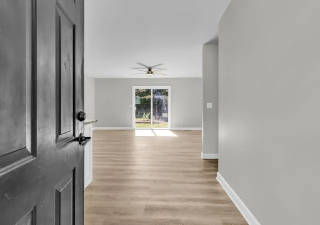Photo 4 of Single family home for sale at 1523 Wakendaw Rd, Mount Pleasant, SC 29464 | MLS# 26028831 | Listing updated on 2026-10-25