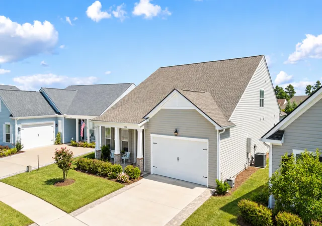 Photo 3 of Single family home for sale at 106 Leeward Landing, Summerville, SC 29486 | MLS# 26026123 | Listing updated on 2026-10-21