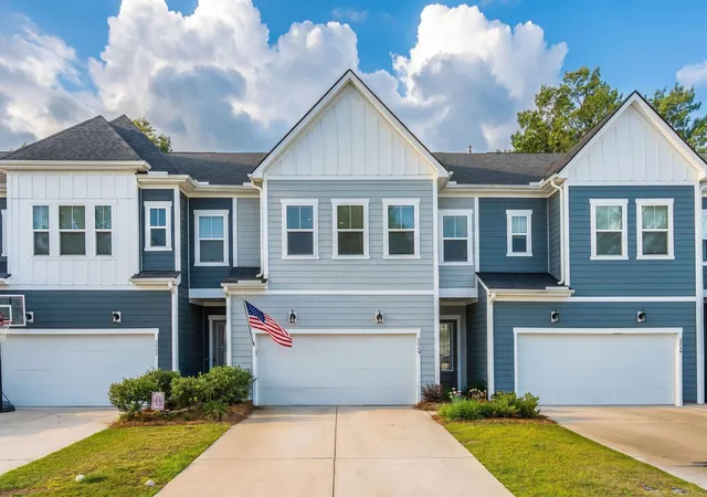 Townhouse for sale at 3049 Emma Ln, Mount Pleasant, SC 29466 | MLS# 26024167