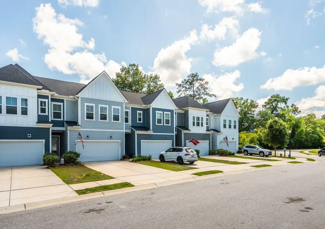 Photo 3 of Townhouse for sale at 3049 Emma Ln, Mount Pleasant, SC 29466 | MLS# 26024167 | Listing updated on 2026-09-18