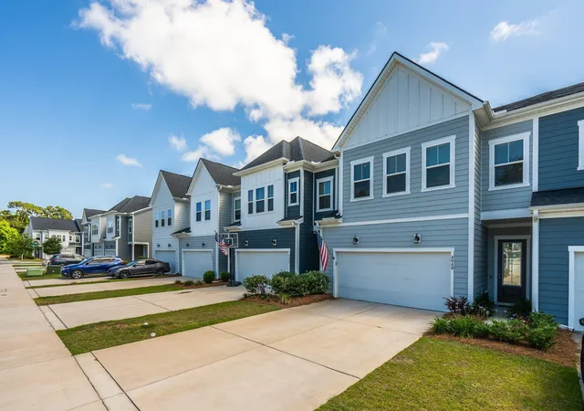 Photo 3 of Townhouse for sale at 3049 Emma Ln, Mount Pleasant, SC 29466 | MLS# 26024167 | Listing updated on 2026-09-18