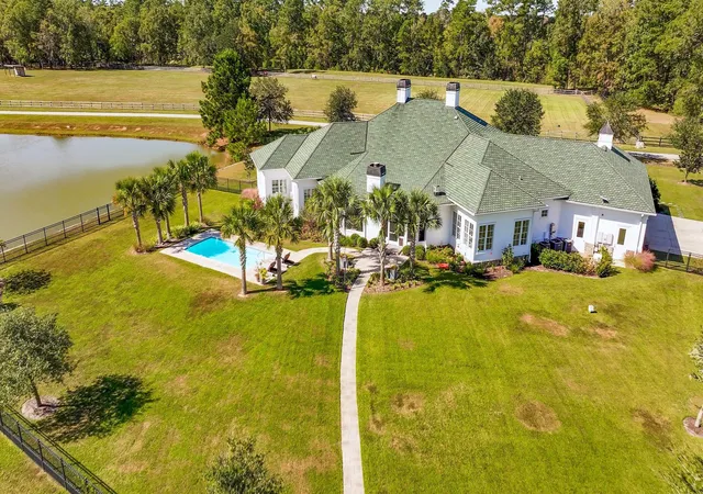 Photo 3 of Single family home for sale at 105 Fox And Hound, Ravenel, SC 29470 | MLS# 26025645 | Listing updated on 2026-09-16