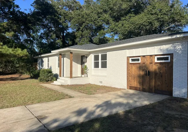 Photo 1 of Single family home for sale at 1038 Farmington Rd, Charleston, SC 29412 | MLS# 26027254 | Listing updated on 2026-10-15
