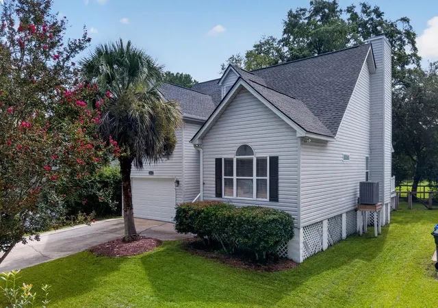 Photo 2 of Single family home for sale at 2111 Razorback Ln, Charleston, SC 29414 | MLS# 26024841 | Listing updated on 2026-09-30
