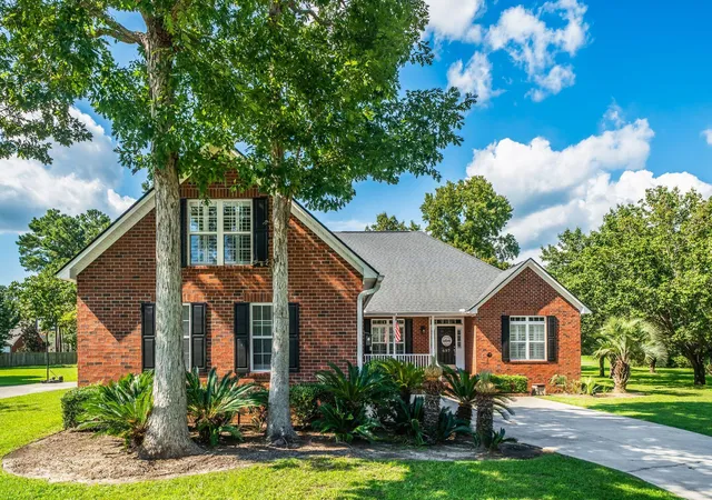 Photo 2 of Single family home for sale at 697 Hamlet Cir, Goose Creek, SC 29445 | MLS# 26024537 | Listing updated on 2026-09-29