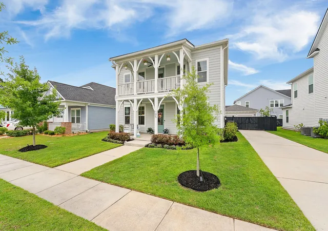 Photo 3 of Single family home for sale at 105 Rum Neck St, Summerville, SC 29486 | MLS# 26027302 | Listing updated on 2026-10-13