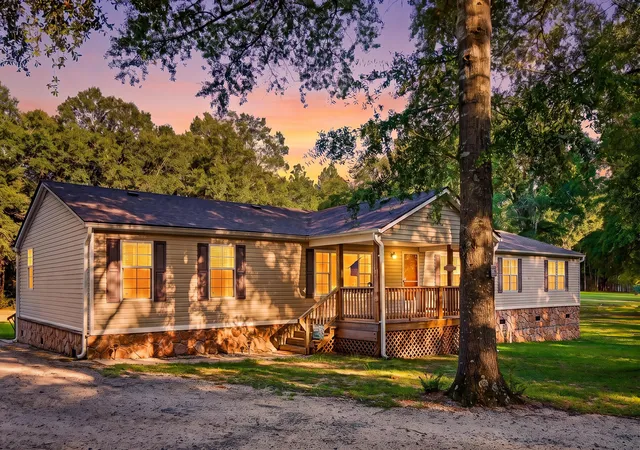 Photo 1 of Single family home for sale at 1222 Birch Dr, Summerton, SC 29148 | MLS# 26024962 | Listing updated on 2026-10-03