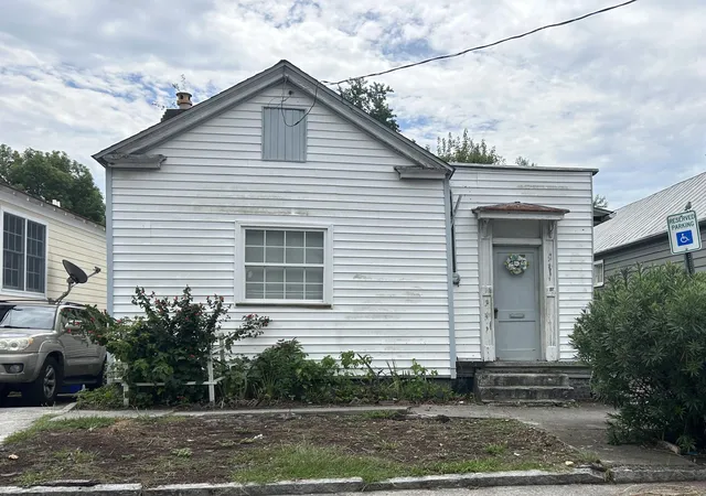 Photo 1 of Single family home for sale at 27 Nunan St, Charleston, SC 29403 | MLS# 26025523 | Listing updated on 2026-09-18
