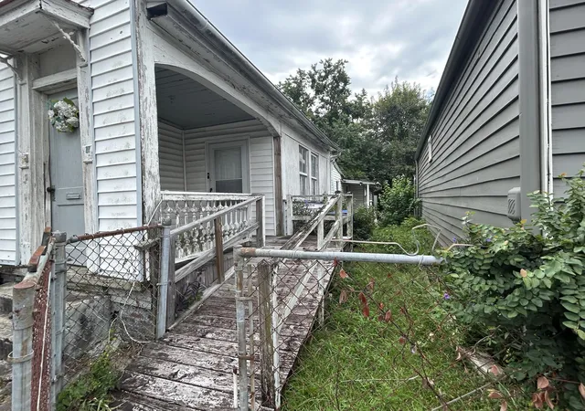 Photo 2 of Single family home for sale at 27 Nunan St, Charleston, SC 29403 | MLS# 26025523 | Listing updated on 2026-09-18