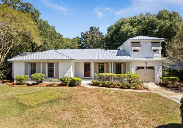 Photo 2 of Single family home for sale at 1350 Winifred St, Mount Pleasant, SC 29464 | MLS# 26027331 | Listing updated on 2026-10-27