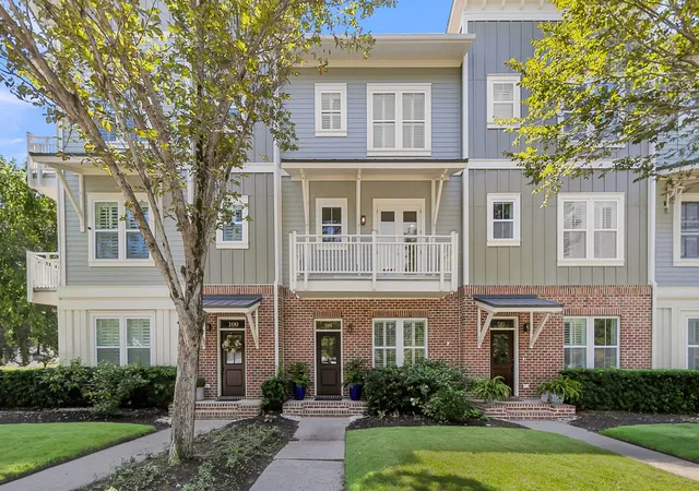 Photo 2 of Townhouse for sale at 98 Vincent Dr, Mount Pleasant, SC 29464 | MLS# 26025132 | Listing updated on 2026-10-20