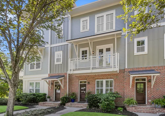 Photo 3 of Townhouse for sale at 98 Vincent Dr, Mount Pleasant, SC 29464 | MLS# 26025132 | Listing updated on 2026-10-20
