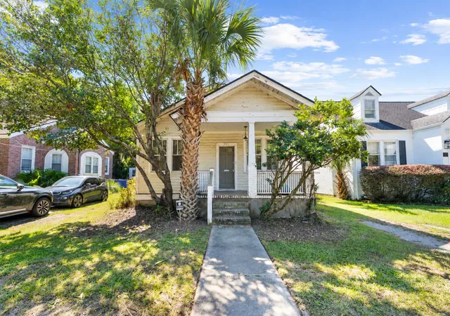 Photo 1 of Single family home for sale at 161 Grove St, Charleston, SC 29403 | MLS# 26025869 | Listing updated on 2026-09-25