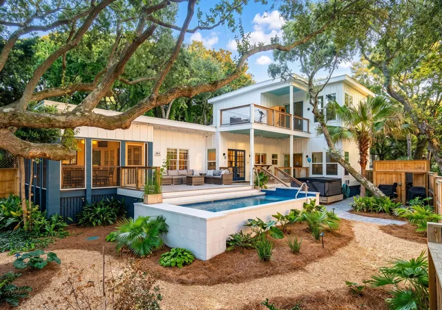 Photo 1 of Single family home for sale at 919 E Ashley Ave, Folly Beach, SC 29439 | MLS# 26025571 | Listing updated on 2026-09-11