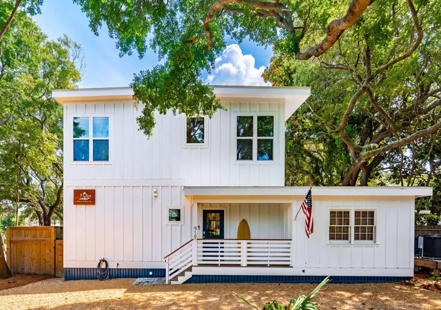 Photo 2 of Single family home for sale at 919 E Ashley Ave, Folly Beach, SC 29439 | MLS# 26025571 | Listing updated on 2026-09-11