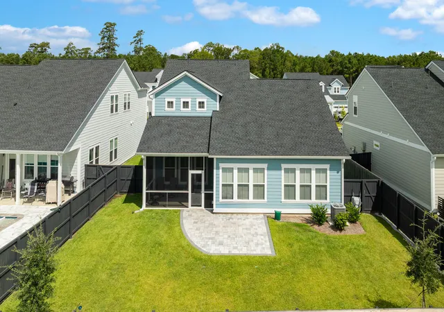 Photo 3 of Single family home for sale at 261 Denham St, Summerville, SC 29486 | MLS# 26025540 | Listing updated on 2026-09-11
