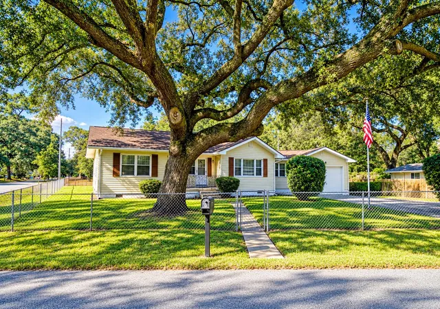 Photo 1 of Single family home for sale at 2236 Woodland Shrs Rd, Charleston, SC 29412 | MLS# 26027597 | Listing updated on 2026-10-22