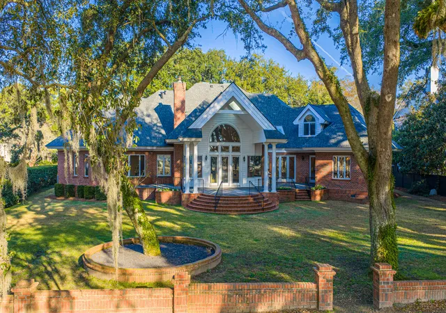 Photo 3 of Single family home for sale at 235 Country Clb Ln, Charleston, SC 29412 | MLS# 26025285 | Listing updated on 2026-09-08