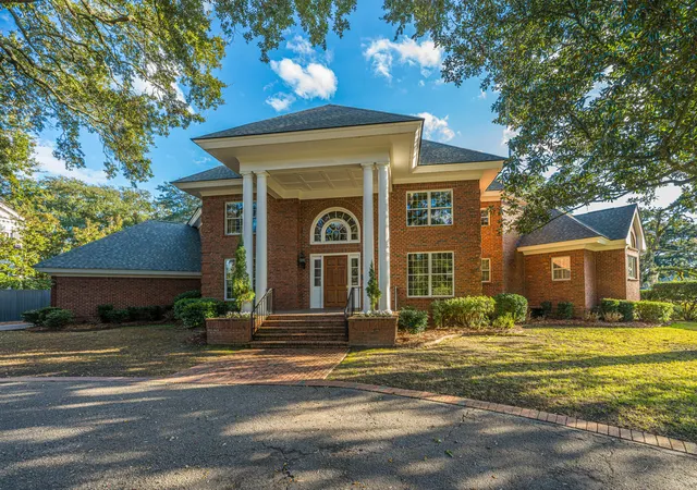 Photo 3 of Single family home for sale at 235 Country Clb Ln, Charleston, SC 29412 | MLS# 26025285 | Listing updated on 2026-09-08