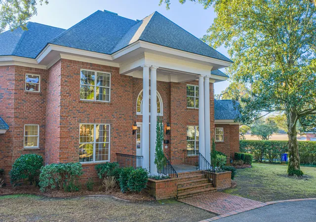 Photo 4 of Single family home for sale at 235 Country Clb Ln, Charleston, SC 29412 | MLS# 26025285 | Listing updated on 2026-09-08
