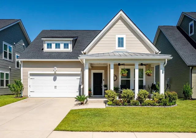 Photo 1 of Single family home for sale at 218 Red Blf St, Summerville, SC 29483 | MLS# 26027181 | Listing updated on 2026-10-02
