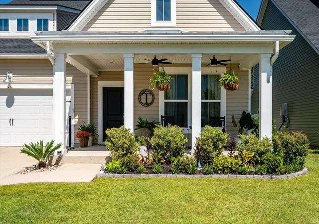 Photo 3 of Single family home for sale at 218 Red Blf St, Summerville, SC 29483 | MLS# 26027181 | Listing updated on 2026-10-02