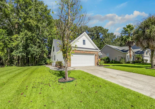 Photo 3 of Single family home for sale at 104 Carolinian Dr, Summerville, SC 29485 | MLS# 26026812 | Listing updated on 2026-10-11