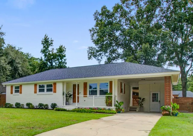 Photo 1 of Single family home for sale at 131 Camelot Dr, Goose Creek, SC 29445 | MLS# 26024666 | Listing updated on 2026-09-25