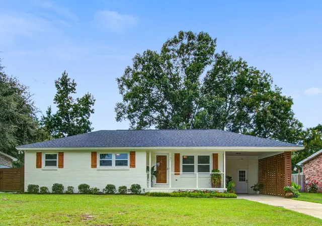 Photo 2 of Single family home for sale at 131 Camelot Dr, Goose Creek, SC 29445 | MLS# 26024666 | Listing updated on 2026-09-25