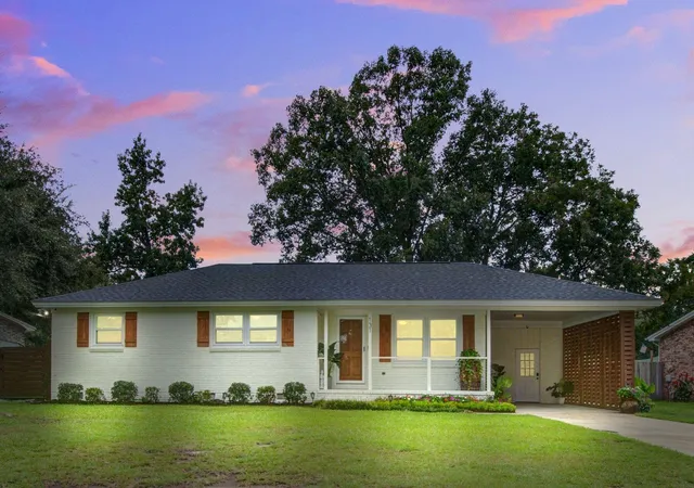 Photo 3 of Single family home for sale at 131 Camelot Dr, Goose Creek, SC 29445 | MLS# 26024666 | Listing updated on 2026-09-25
