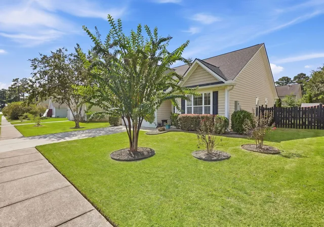 Photo 3 of Single family home for sale at 107 Turtle Bay Ct, Summerville, SC 29483 | MLS# 26026052 | Listing updated on 2026-09-19