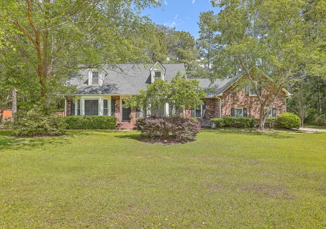 Photo 3 of Single family home for sale at 110 Beaverton Ct, Summerville, SC 29485 | MLS# 26027911 | Listing updated on 2026-10-15