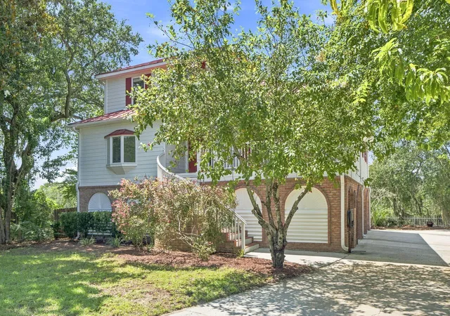 Photo 3 of Single family home for sale at 221 Marsh Oaks Dr, Charleston, SC 29407 | MLS# 26025442 | Listing updated on 2026-09-10