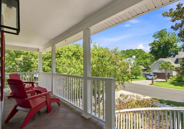 Photo 3 of Single family home for sale at 221 Marsh Oaks Dr, Charleston, SC 29407 | MLS# 26025442 | Listing updated on 2026-09-10