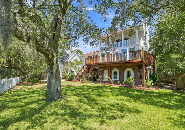 Photo 4 of Single family home for sale at 221 Marsh Oaks Dr, Charleston, SC 29407 | MLS# 26025442 | Listing updated on 2026-09-10