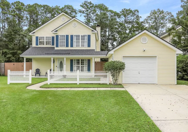 Photo 1 of Single family home for sale at 179 Moon Dance Ln, Summerville, SC 29483 | MLS# 26027854 | Listing updated on 2026-10-15