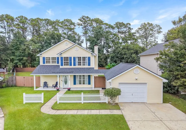 Photo 2 of Single family home for sale at 179 Moon Dance Ln, Summerville, SC 29483 | MLS# 26027854 | Listing updated on 2026-10-15
