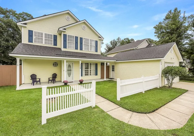 Photo 3 of Single family home for sale at 179 Moon Dance Ln, Summerville, SC 29483 | MLS# 26027854 | Listing updated on 2026-10-15