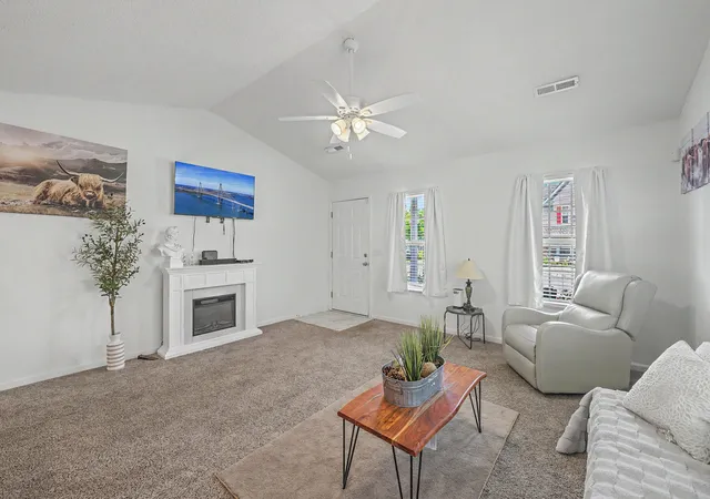 Photo 4 of Townhouse for sale at 122 Taylor Cir, Goose Creek, SC 29445 | MLS# 26025195 | Listing updated on 2026-09-22