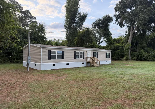 Photo 3 of Manufactured home for sale at 59 Lilly St, Denmark, SC 29042 | MLS# 26026033 | Listing updated on 2026-10-05