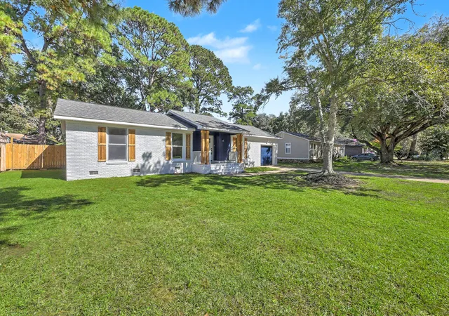 Photo 1 of Single family home for sale at 103 Sandtrap Rd, Summerville, SC 29483 | MLS# 26029493 | Listing updated on 2026-10-29